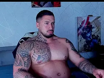 Stripchat Live Sex Cam of Cristian_Walker