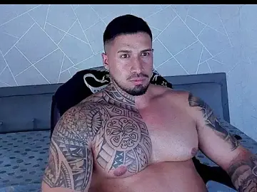 Stripchat Live Sex Cam of Cristian_Walker
