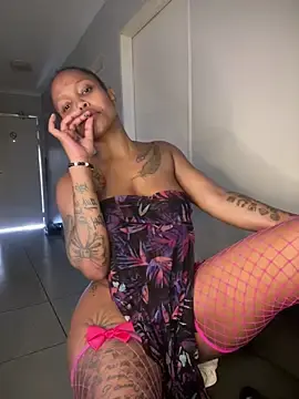 Stripchat Sex Cam of InkLady444
