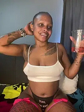Stripchat Sex Cam of InkLady444