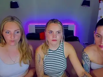 Stripchat Live Sex Cam of MagicEyess