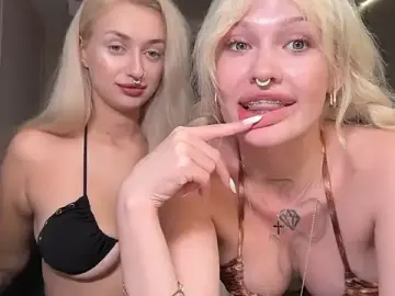 Stripchat Sex Cam of Golden_Aline