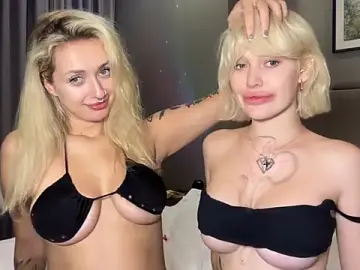 Stripchat Sex Cam of Golden_Aline