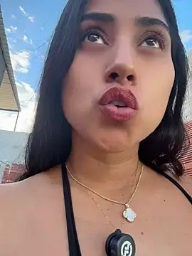 Stripchat Live Sex Cam of Valentinne_z