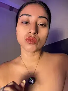 Stripchat Live Porn of Valentinne_z