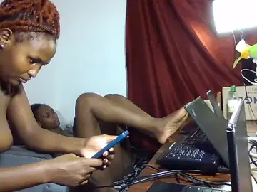 Stripchat Live Sex Cam of Candysleek_petite