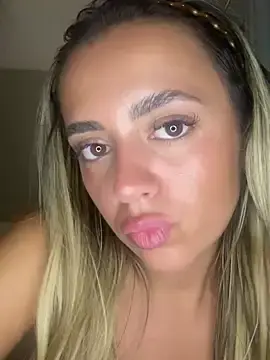 Stripchat Live Sex Cam of Harrietbronzex