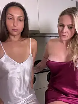 Stripchat Live Sex of Keep_us_wild