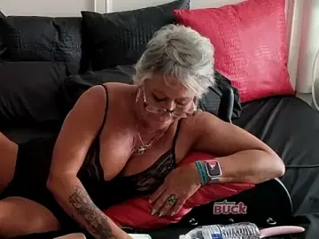 Stripchat Free Porn Cam of SilverRain_