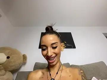 Stripchat Free Porn Cam of BlueEyes_BB