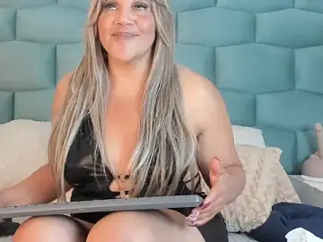 Stripchat Sex Cam of MiaMancini