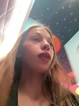 Stripchat Sex Cam of Olivia_Jemison
