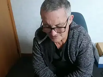 Stripchat Live Sex Cam of daddy_man