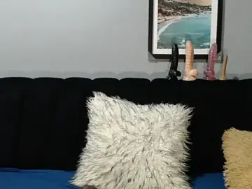 Stripchat Live Sex Cam of CREAMYCUPCAKExxx