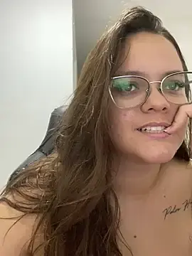 Stripchat Adult Webcam of Laryssinha_69