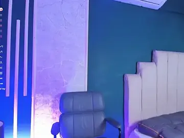 Stripchat Sex Cam of Adrienne__