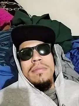 Stripchat Live Sex Cam of AlexAlejandro13