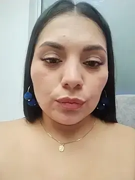 Stripchat Live Sex Cam of BlueeDiamond