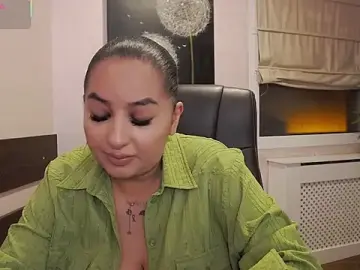 Stripchat Sex Cam of BustyAllyy