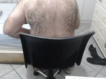 Stripchat Free Porn Cam of MysterBearMG