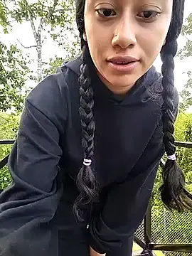 Stripchat Free Porn Cam of l0lita_emi