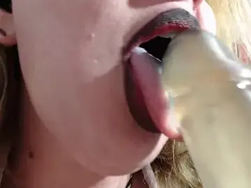 Stripchat Live Sex Cam of piticaforever