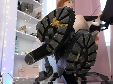 Stripchat Live Porn of CruelSiren