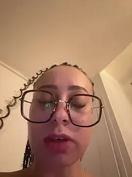 Stripchat Live Sex Cam of queenlo_xxx