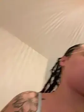 Stripchat Sex Cam of queenlo_xxx