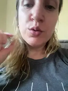 Stripchat Free Live Porn of Bia_sexynovaes