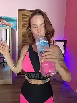 Stripchat Free Porn Cam of mommyselenafit_