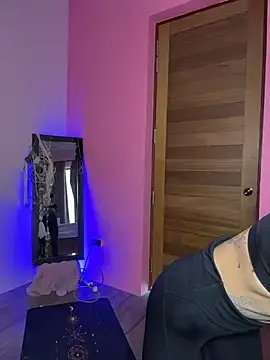Stripchat Live Sex Cam of mommyselenafit_