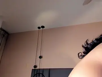 Stripchat Free Porn Cam of LunaAspen_