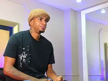 Stripchat Free Porn Cam of AaronCruz_