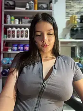 Stripchat Free Porn Cam of EmmiiGlow