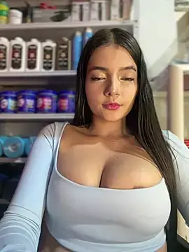 Stripchat Free Porn Cam of EmmiiGlow