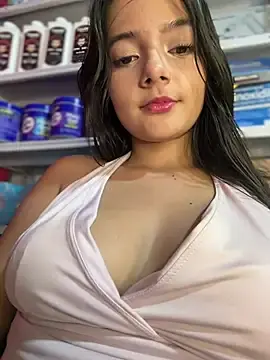Stripchat Nude Webcam of EmmiiGlow