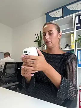 Stripchat Nude Webcam of Hii_Lolla