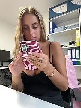 Stripchat Best Webcam of Hii_Lolla