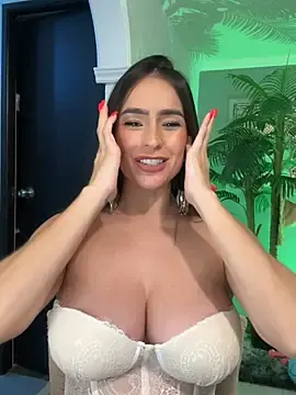Stripchat Live Sex Cam of Mau_White