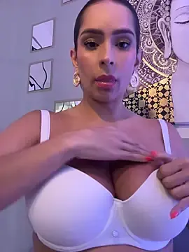 Stripchat Nude Webcam of Mau_White