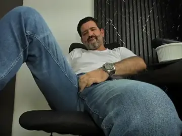 Stripchat Free Porn Cam of Max_QuintanaDaddy