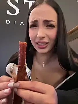Stripchat Live Sex Cam of CharmingRuby