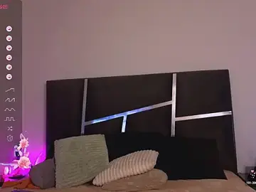 Stripchat Free Live Porn of KimSkyee