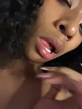 Stripchat Live Sex Cam of SweetCheeksXXX