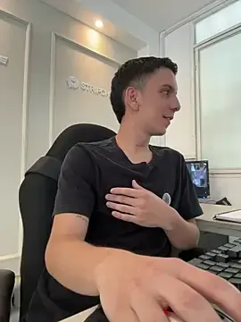 Stripchat Free Porn Cam of Liam_Fiire