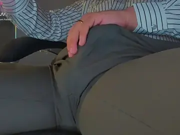 Stripchat Watch Live Sex Cams of BulgeArt