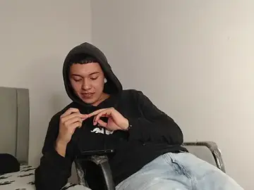 Stripchat Free Porn Cam of Owenn__blueee