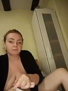 Stripchat Watch Live Sex Cams of Bella-Monroe