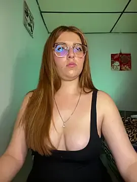 Stripchat Adult Webcam of CoraVibes
